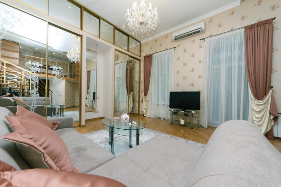 Stylish Two-Level Flat 2 Min From Khreschatyk Kiev Exterior foto