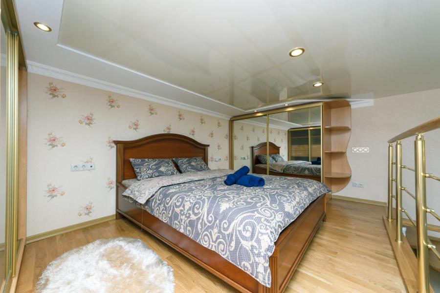 Stylish Two-Level Flat 2 Min From Khreschatyk Kiev Exterior foto